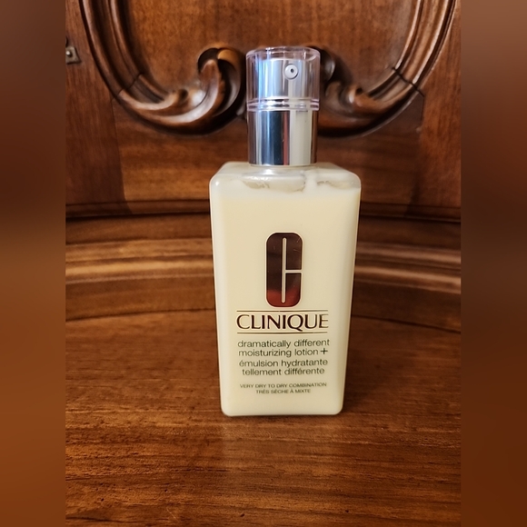 Clinique Other - Clinique Dramatically Different Moisturizing Gel, 8.5oz Jumbo--NWOB